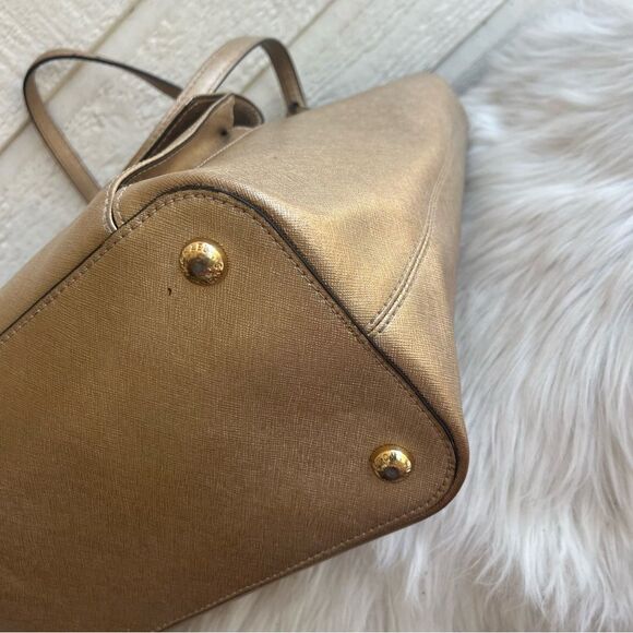 MICHAEL KORS Gold Champagne Pocket Jet Set Hamilton Voyager Tote - Picture 9 of 10